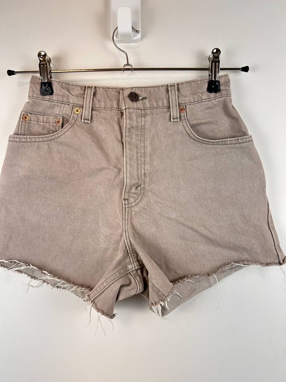 Vintage Levi’s 551 Cutoff Denim Shorts Beige Tan Relaxed Fit Size 6